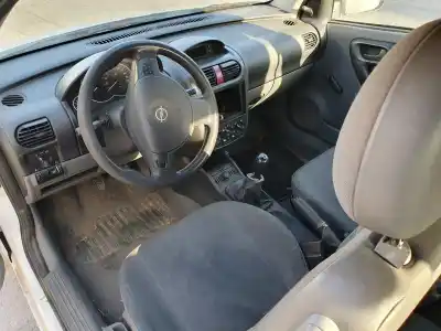 Здавання транспортного засобу opel corsa c corsa c року 2000 потужний 