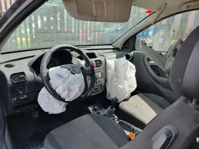 Veicolo di demolizione opel corsa c corsa c dell'anno 2004 alimentato 