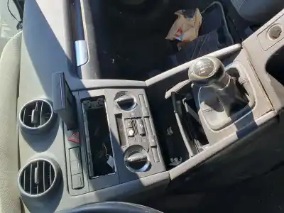 Veicolo di demolizione audi a3 (8p) 1.6 fsi ambiente 116 cv / 85 kw dell'anno 2003 alimentato 