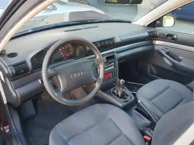 Здавання транспортного засобу audi a4 avant (b5) a4 avant року 1997 потужний 