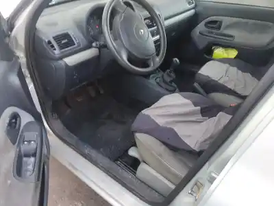 Здавання транспортного засобу renault clio ii fase ii b cb0 authentique року 2003 потужний 