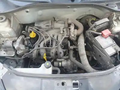 Здавання транспортного засобу renault clio ii fase ii b cb0 authentique року 2003 потужний 