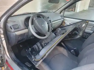 Здавання транспортного засобу renault clio ii fase ii (b/cb0) року 2001 потужний 