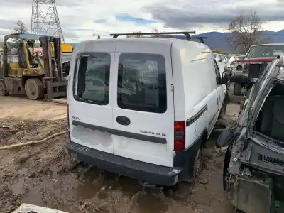 Véhicule à la ferraille corsa                                              combo                                                                                                                                                                                                                                                      corsa c familiar                                                                                                                                                                                                                                           de l'année 2003 alimenté 