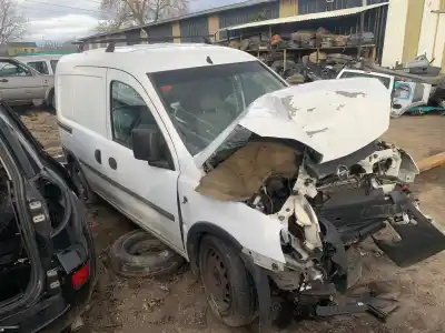 Véhicule à la ferraille corsa                                              combo                                                                                                                                                                                                                                                      corsa c familiar                                                                                                                                                                                                                                           de l'année 2003 alimenté 