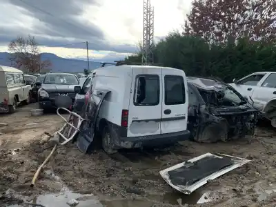 Véhicule à la ferraille corsa                                              combo                                                                                                                                                                                                                                                      corsa c familiar                                                                                                                                                                                                                                           de l'année 2003 alimenté 