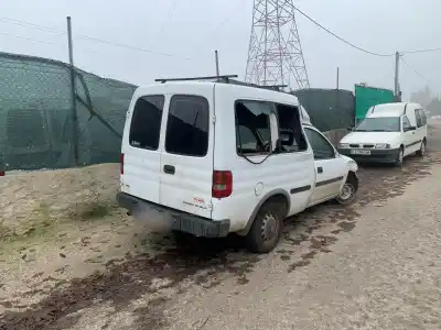 Véhicule à la ferraille corsa                                              combo                                                                                                                                                                                                                                                      corsa c familiar                                                                                                                                                                                                                                           de l'année 1993 alimenté 