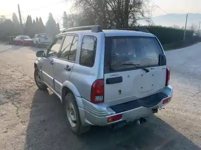 Veicolo di demolizione suzuki grand vitara 2.0 td /rf dell'anno 1998 alimentato 