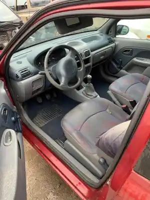 Здавання транспортного засобу renault clio ii fase ii b cb0 authentique року 2001 потужний 