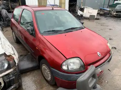 Здавання транспортного засобу renault clio ii fase ii b cb0 authentique року 2001 потужний 