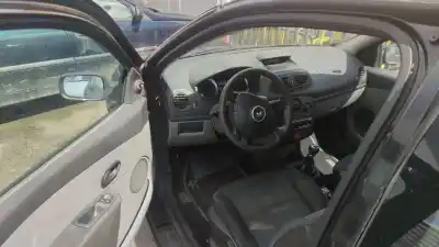 Здавання транспортного засобу renault clio iii clio iii року 2007 потужний 