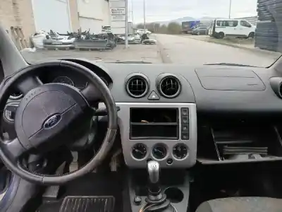 Veículo de Sucata ford fiesta (cbk) ambiente do ano 2003 alimentado 