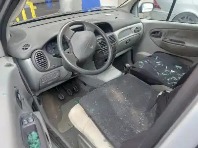 Здавання транспортного засобу renault scenic (ja..) 1.9 dci authentique року 2002 потужний 
