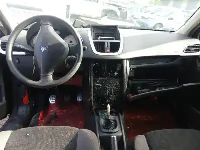 Veículo de Sucata peugeot 207 confort do ano 0 alimentado 8hz