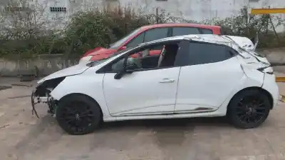 Véhicule à la ferraille RENAULT CLIO IV  de l'année 0 alimenté M5M 401