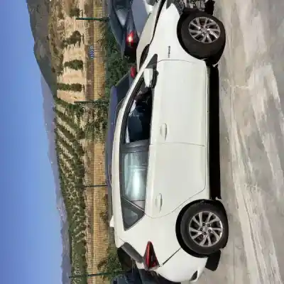Veículo de Sucata TOYOTA AURIS (_E18_)  do ano 2012 alimentado 2ZR