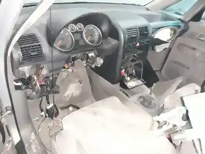 Veículo de Sucata audi a2 (8z) 1.4 do ano 2000 alimentado aua