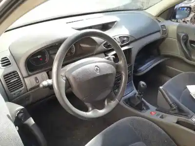 Veículo de Sucata renault                                            laguna ii (bg0)                                                                                                                                                                                                                                            authentique                                                                                                                                                                                                                                                do ano 2001 alimentado f9q750