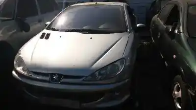 Veicolo di demolizione peugeot 206 cc cc dell'anno 2004 alimentato nfu