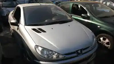 Veicolo di demolizione peugeot 206 cc cc dell'anno 2004 alimentato nfu