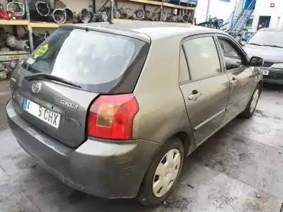 Sloopvoertuig toyota corolla (e12) 2.0 d-4d linea sol berlina van het jaar 2003 aangedreven 1cdftv