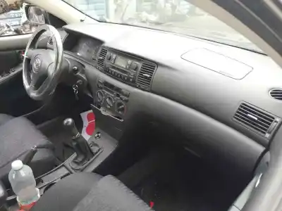 Sloopvoertuig toyota corolla (e12) 2.0 d-4d linea sol berlina van het jaar 2003 aangedreven 1cdftv