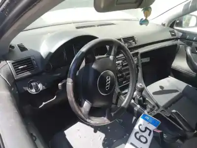 Veículo de Sucata audi a4 avant (8e) 1.9 tdi (96kw) do ano 2015 alimentado awx