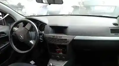 Veículo de Sucata opel astra h berlina cosmo do ano 2005 alimentado z17dth