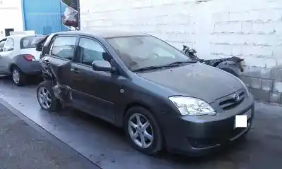 Veículo de Sucata TOYOTA COROLLA (E12) 2.0 D-4D Linea Luna Berlina do ano 2004 alimentado 1CDFTV