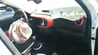 Здавання транспортного засобу renault twingo iii zen року 2015 потужний h4b401