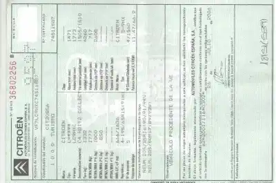 Vehicul casat citroen c4 berlina collection al anului 2006 alimentat 9hx