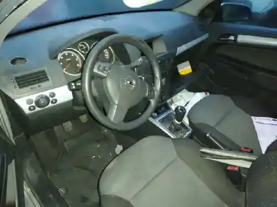 Vehicul casat opel astra h berlina cosmo al anului 2005 alimentat z17dth