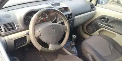 Véhicule à la ferraille renault clio ii fase ii (b/cb0) expression de l'année 2002 alimenté k9k704