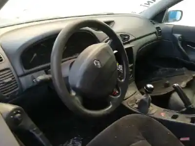 Veículo de Sucata renault laguna ii (bg0) dynamique do ano 2004 alimentado f9q752