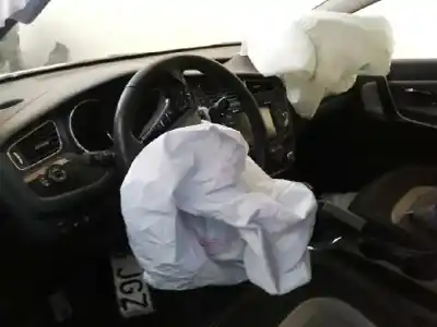 Scrapping Vehicle kia cee´d x-tech of the year 2015 powered d4fc