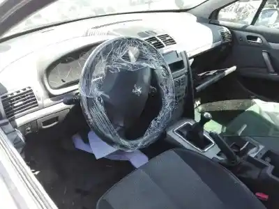 Veículo de Sucata PEUGEOT 407 ST Confort do ano 2004 alimentado 9HZ