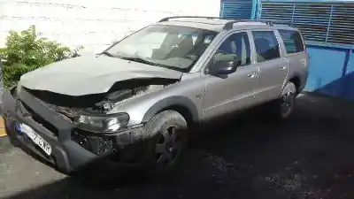 Sloopvoertuig volvo xc70 d5 awd momentum van het jaar 2004 aangedreven d5244t