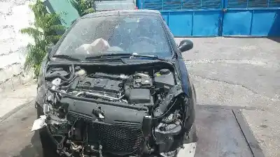Veicolo di demolizione peugeot 206 cc cc dell'anno 2002 alimentato nfu