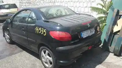 Veicolo di demolizione peugeot 206 cc cc dell'anno 2002 alimentato nfu
