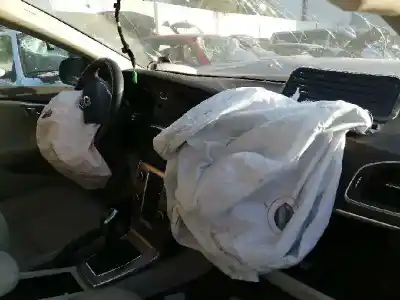 Veículo de Sucata volvo v40 kinetic do ano 2014 alimentado d5204t6