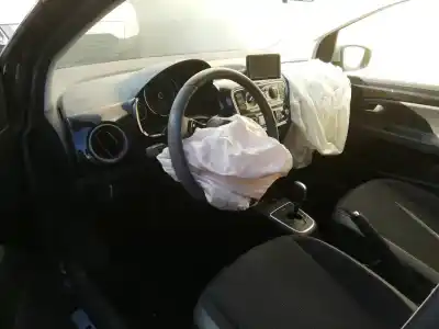 Veículo de Sucata volkswagen up (121) black up do ano 2014 alimentado chyb