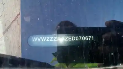 Veículo de Sucata VOLKSWAGEN UP (121) black up do ano 2014 alimentado CHYB