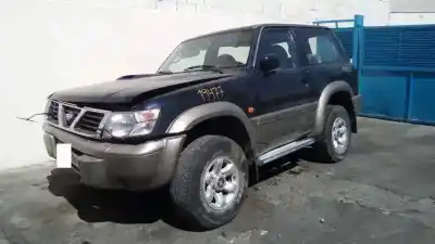 Véhicule à la ferraille nissan patrol gr (y61) elegance de l'année 2001 alimenté zd30
