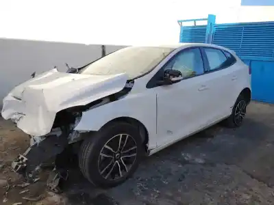 Veículo de Sucata VOLVO V40 Kinetic 122 CV / 90 KW do ano 2018 alimentado B4204T17
