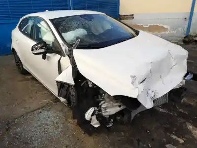 Veículo de Sucata volvo v40 kinetic 122 cv / 90 kw do ano 2018 alimentado b4204t17