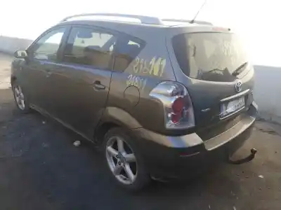 Veículo de Sucata toyota corolla verso (r1) 2.2 d-4d sport do ano 2005 alimentado 2ad