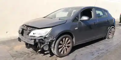 Veicolo di demolizione opel astra j lim. excellence dell'anno 2010 alimentato a17dtr