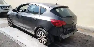 Veicolo di demolizione opel astra j lim. excellence dell'anno 2010 alimentato a17dtr