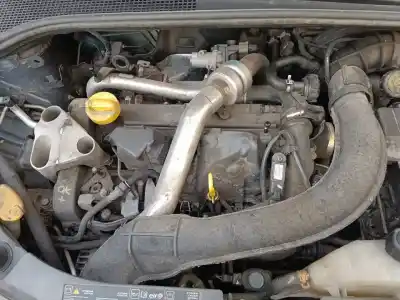 Véhicule à la ferraille renault clio iii authentique de l'année 2007 alimenté k9k766