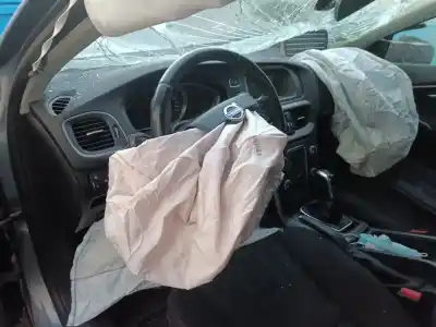 Veículo de Sucata volvo v40 kinetic do ano 2014 alimentado d4162t